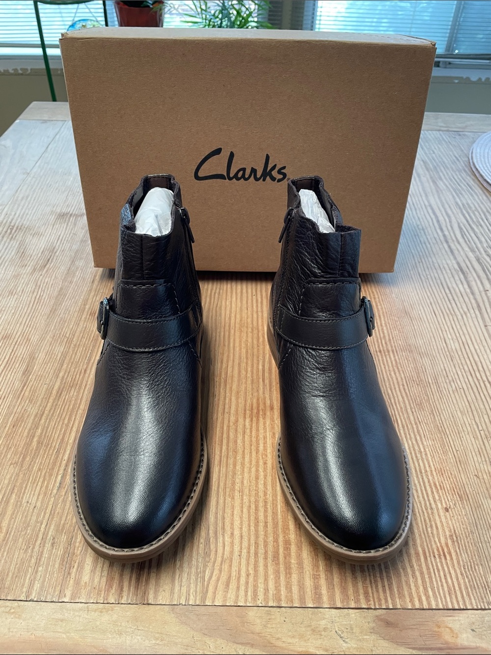 Clarks Cazmin Leather Chukka Boots with Side Buckle Size 7 M